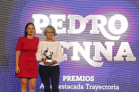 Carolina Arredondo Ministra de las Culturas, las Artes y el Patrimonio con Margarita Marchi, Premio Pedro Sienna a la Destaca Trayectoria 2024