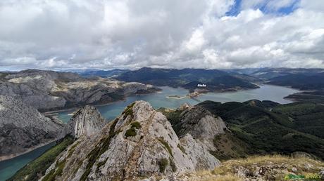 Zona oriental del Embalse de Riaño desde el Pico Gilbo