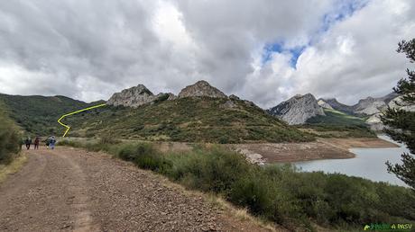 Desvío para la subida al Pico Gilbo por el Arrollo Vallarqué