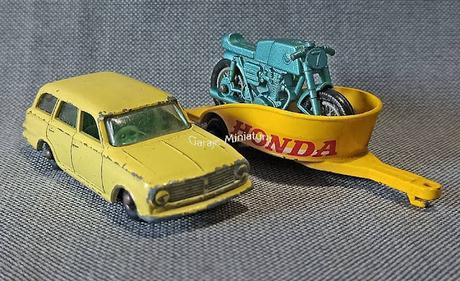 Vauxhall Victor y motocicleta Honda con tráiler de Matchbox