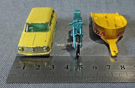 Vauxhall Victor y motocicleta Honda con tráiler de Matchbox