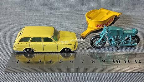 Vauxhall Victor y motocicleta Honda con tráiler de Matchbox