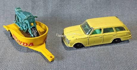 Vauxhall Victor y motocicleta Honda con tráiler de Matchbox