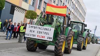 Los agricultores protestan contra el acuerdo con Mercosur…Y el rey Felipe VIº condecora a Meloni con una medalla. Los agricultores protestan contra el acuerdo con Mercosur…Y el rey Felipe VIº condecora a Meloni con una medalla.