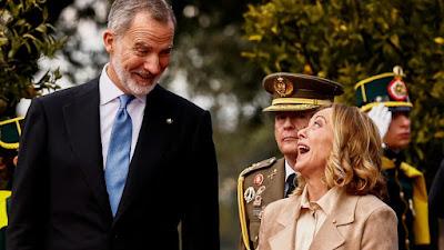 Los agricultores protestan contra el acuerdo con Mercosur…Y el rey Felipe VIº condecora a Meloni con una medalla. Los agricultores protestan contra el acuerdo con Mercosur…Y el rey Felipe VIº condecora a Meloni con una medalla.