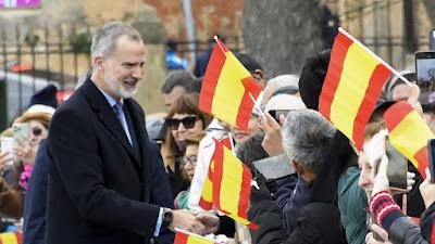 Los agricultores protestan contra el acuerdo con Mercosur…Y el rey Felipe VIº condecora a Meloni con una medalla. Los agricultores protestan contra el acuerdo con Mercosur…Y el rey Felipe VIº condecora a Meloni con una medalla.