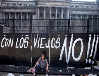 El niño y el agua sucia