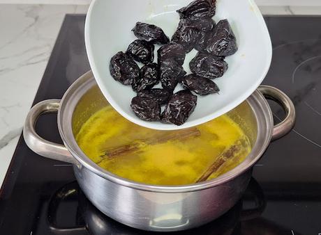 Confit de pato con ciruelas y salsa de naranja