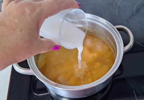 Confit de pato con ciruelas y salsa de naranja