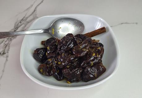 Confit de pato con ciruelas y salsa de naranja