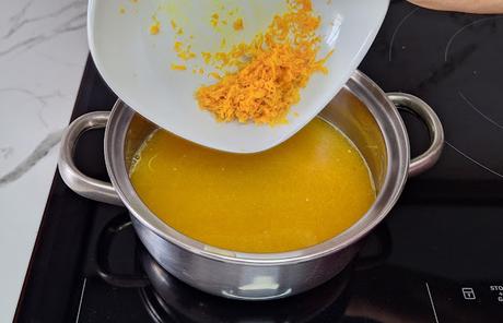 Confit de pato con ciruelas y salsa de naranja