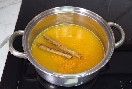 Confit de pato con ciruelas y salsa de naranja