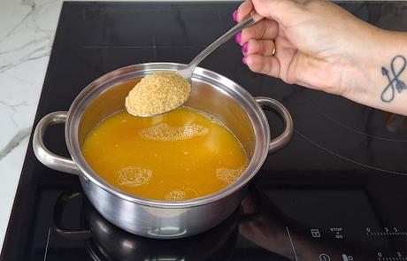 Confit de pato con ciruelas y salsa de naranja