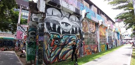 El floreciente arte del graffiti en Bangkok: una evolución creativa.