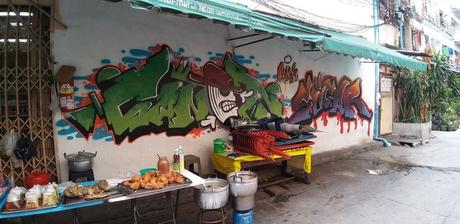 El floreciente arte del graffiti en Bangkok: una evolución creativa.