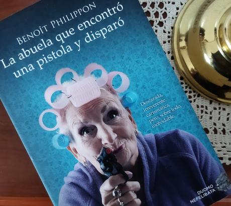 La abuela que encontró una pistola y disparó: Humor negro con mucho carácter