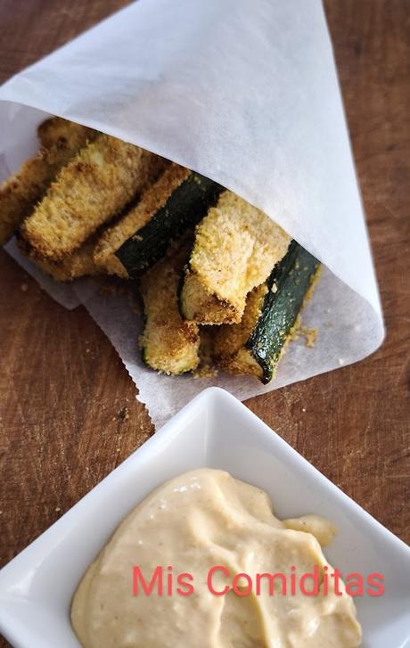 PALITOS DE CALABACÍN CON PARMESANO CON MAYONSA DE HUEVO FRITO