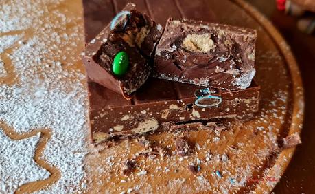 Turrón de tres chocolates con tropezones Turrón de tres chocolates con tropezones