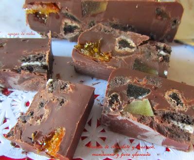 Turrón de chocolate y oreo, con mandarina y pera glaseada Turrón de chocolate y oreo, con mandarina y pera glaseada
