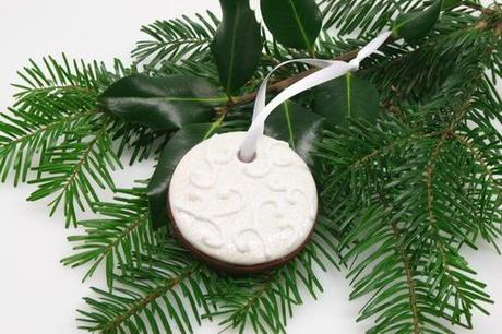 Cómo hacer ornamentos con galletas para el árbol de navidad