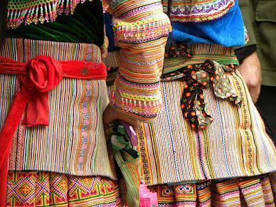 VIETNAM: LAS MUJERES HMONG FLOR EN EL MERCADO DE BAC HA