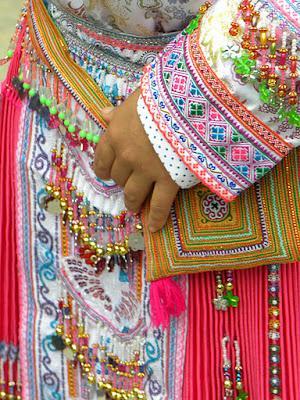 VIETNAM: LAS MUJERES HMONG FLOR EN EL MERCADO DE BAC HA