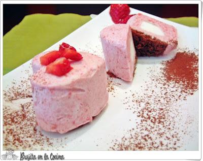 Mousse de fresa con corazón de cava