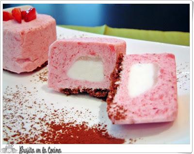 Mousse de fresa con corazón de cava