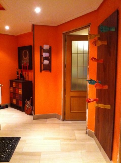 El original perchero de manos de madera by avira