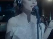 Ariana Grande estrena vídeo directo éxito ‘Santa Tell