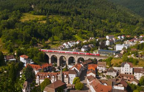 10 de los viajes en tren más pintorescos de Europa Ferrocarril de la Selva Negra