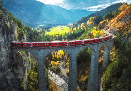 10 de los viajes en tren más pintorescos de Europa Bernina Expreso