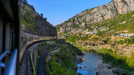 10 de los viajes en tren más pintorescos de Europa Ferrocarril de Belgrado a Bar
