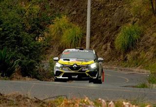RENAULT Y RICARDO MARTÍNEZ CONQUISTAN LA TREPADA DE MONTAÑA Y SE CONSAGRA EN 2DO LUGAR EN LA COPA RALLY 4 ECUADOR RENAULT Y RICARDO MARTÍNEZ CONQUISTAN LA TREPADA DE MONTAÑA Y SE CONSAGRA EN 2DO LUGAR EN LA COPA RALLY 4 ECUADOR