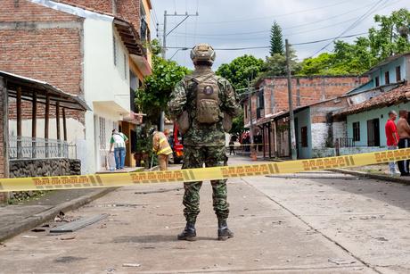 Muere un militar en el este de Colombia en nuevos enfrentamientos entre el Ejército y grupos armados