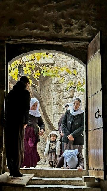 IRAK : LALISH Y LOS YAZIDÍES IRAK : LALISH Y LOS YAZIDÍES