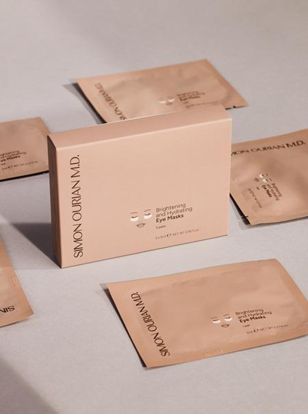 Mirada radiante con los nuevos parches del Dr. Simon Ourian Mirada radiante con los nuevos parches del Dr. Simon Ourian