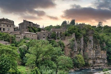 Casas incrustadas en roca: qué ver en Setenil de las Bodegas Casas incrustadas en roca: qué ver en Setenil de las Bodegas