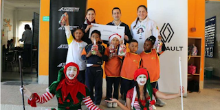 Renault celebró la Navidad con un gesto de solidaridad junto a la fundación Caminitos de Luz Renault celebró la Navidad con un gesto de solidaridad junto a la fundación Caminitos de Luz