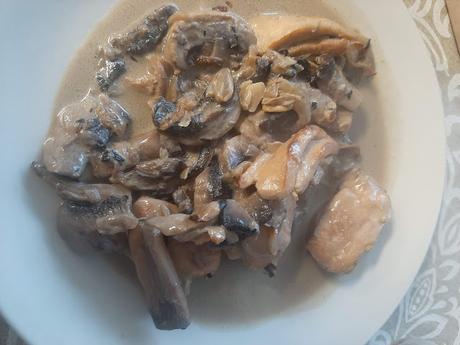 POLLO EN SALSA DE CHAMPIÑONES