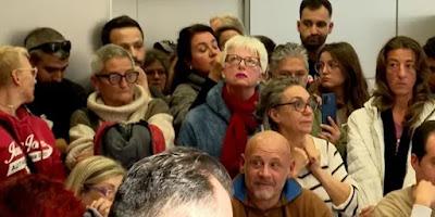 Vecinos de Alfafar piden la dimisión del alcalde y su equipo por hacer “un Mazón” y “abandonar al pueblo”.