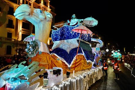 Los Reyes Magos llegan desde «tierras lejanas» para dejar sus regalos en «una maravillosa noche»