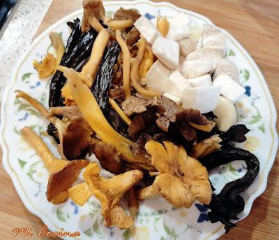 HABICHUELAS BLANCAS (ALUBIAS) CON SETAS DE TEMPORADA.