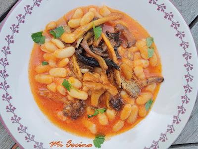 HABICHUELAS BLANCAS (ALUBIAS) CON SETAS DE TEMPORADA.