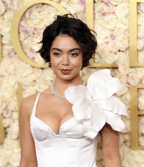 Golden globes 2025 red carpet maquillaje peinados makeup hair zendaya Ariana grande Selena gomez elle fanning Margaret qualley Nicole Kidman Emma stone Miley Cyrus Golden globes 2025 red carpet maquillaje peinados makeup hair zendaya Ariana grande Selena gomez elle fanning Margaret qualley Nicole Kidman Emma stone Miley Cyrus