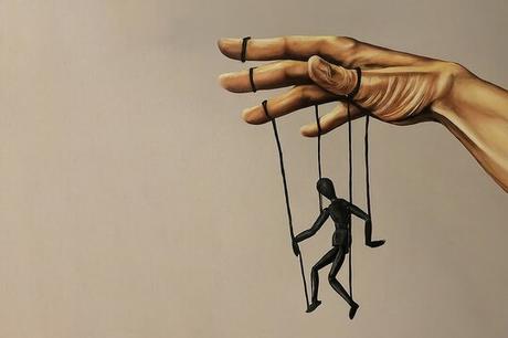 Como nos manipulan. Ingeniería social para Dummies (Parte I). La cortina de humo, el Cambio de Reflectores y el Sesgo de contenidos