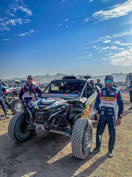 Chaleco López sale a la 2a parte del Dakar en busca del podio Chaleco López y Latrach 50