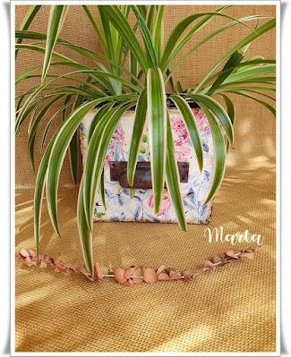 CAJA DE VINO RECICLADA EN MACETERO CAJA DE VINO RECICLADA EN MACETERO