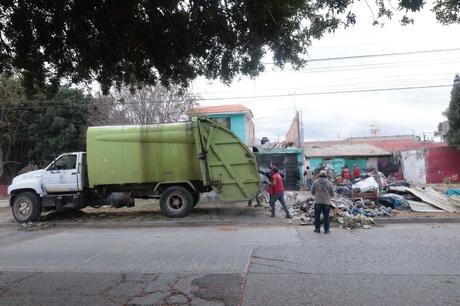 DIF Municipal interviene en apoyo a adulto mayor que vivía en condiciones insalubres en SLP