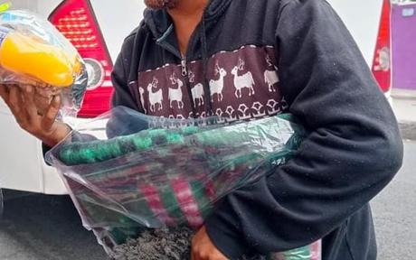 Entregan raciones alimenticias y cobijas a personas vulnerables en Soledad de Graciano Sánchez